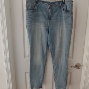 Light Blue Light Fade Jeans